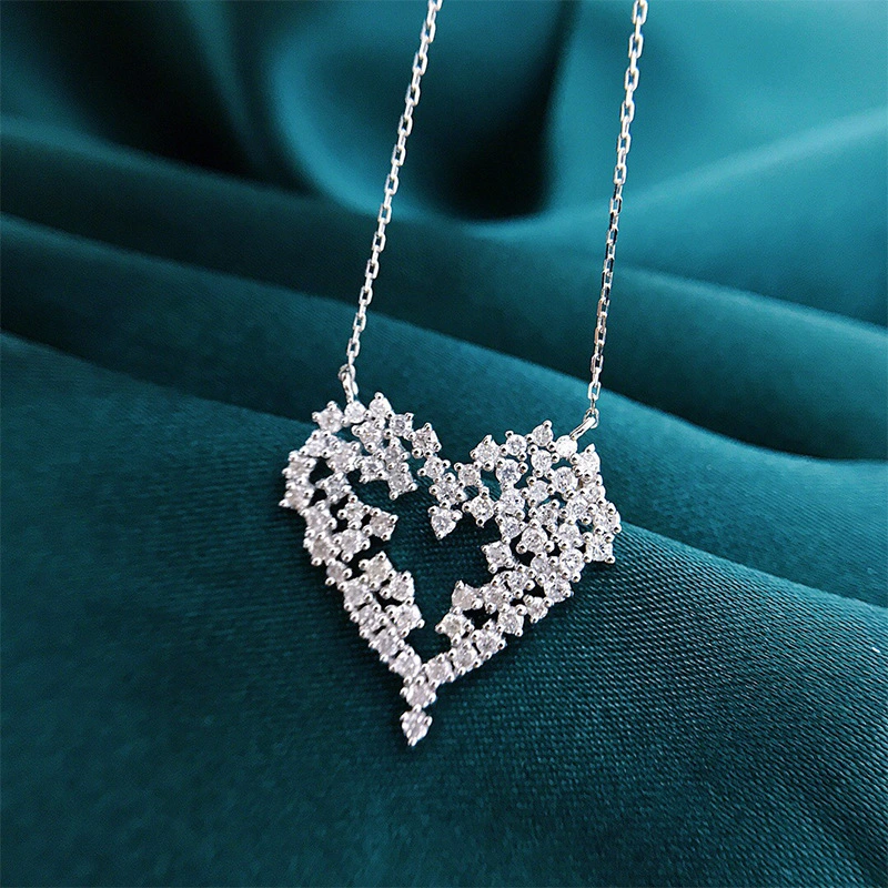 Fashionable Heart Pendant Necklace Crystal Charm Necklace Silver Plated Delicate Clavicle Necklace for Women Lovers Valentine Gift Proposal Wedding Banquet Vintage Jewelry