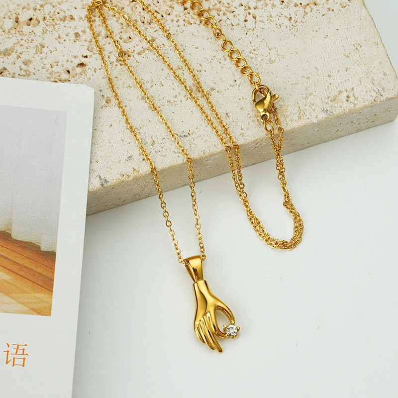 Women's Versatile Retro Light Luxury Clavicle Chain