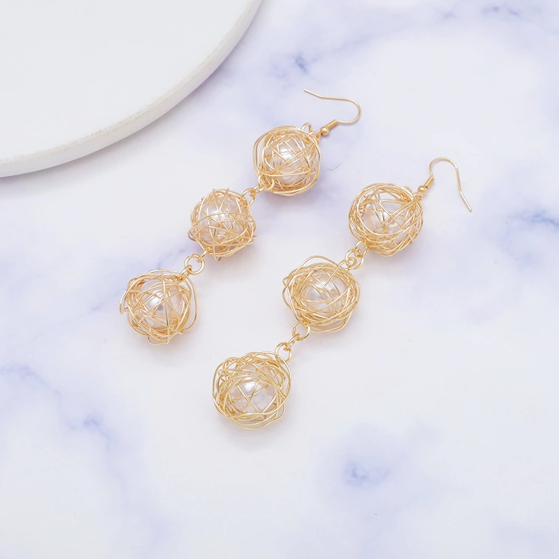 Metal Winding Hollow Winding Embedded Pearl Grace Sweet Earrings