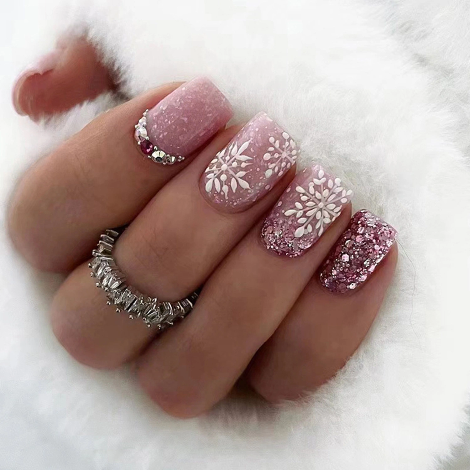 Christmas Press on Nails 24Pcs Short Fake Nails with Snowflake Design