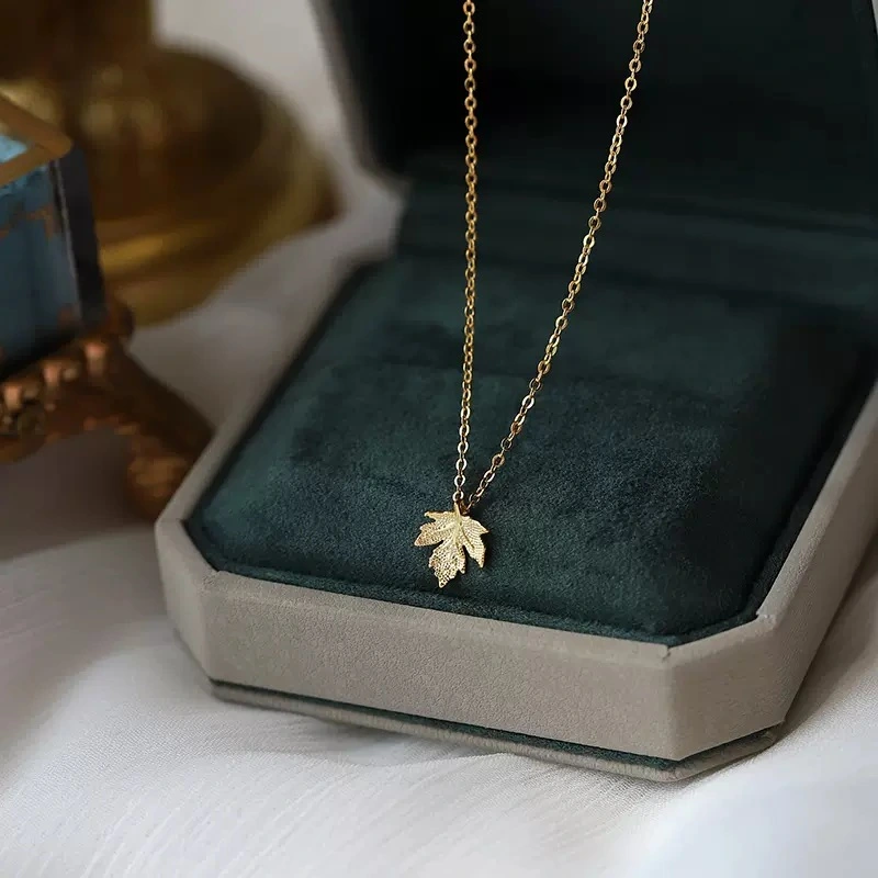 Maple Leaf Female Leaf Pendant Clavicle Chain