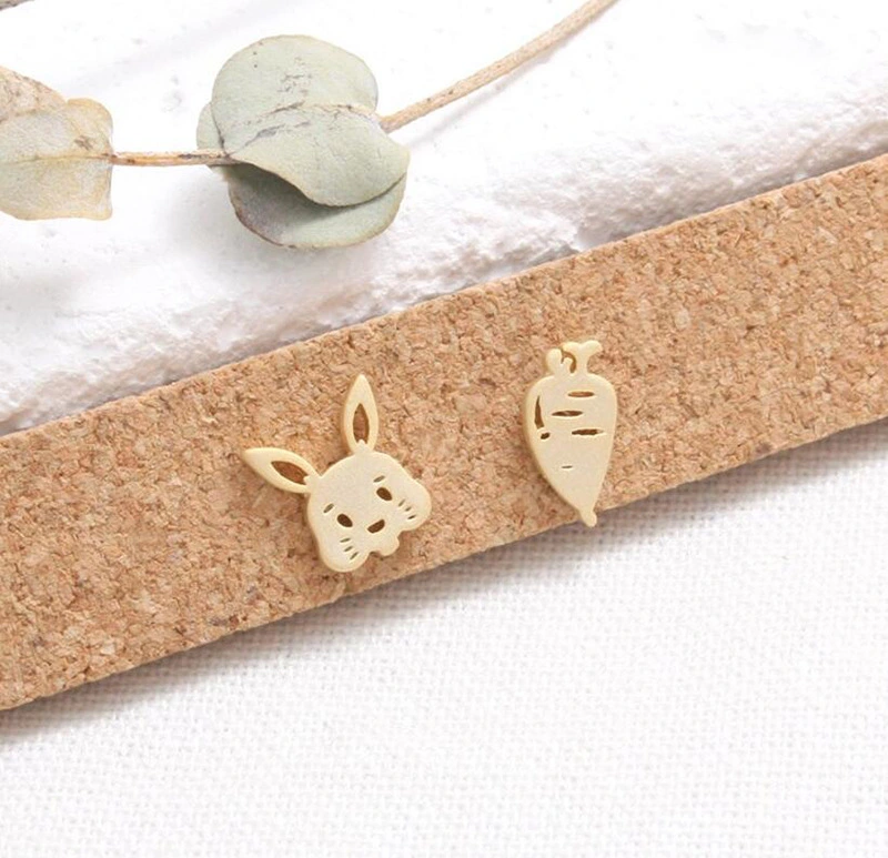 All-matching Compact Bunny Carrot Ear Studs