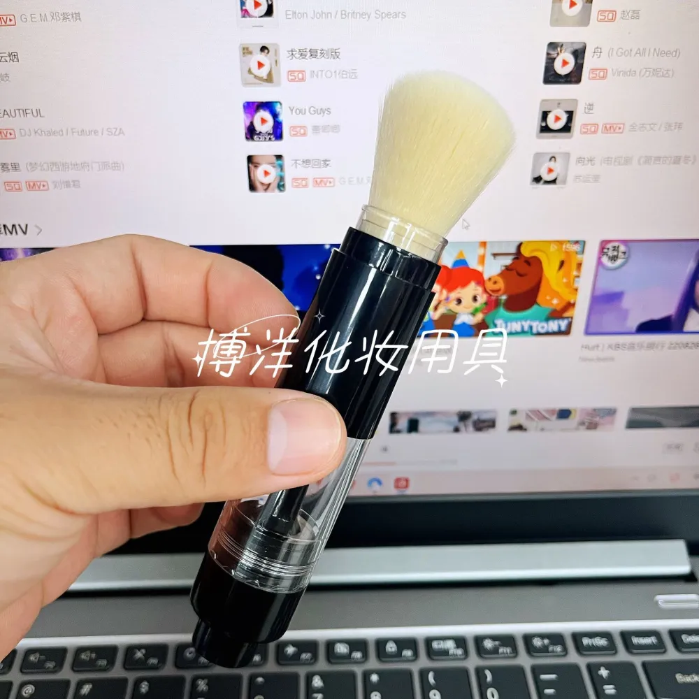 Blush Brush Refillable Makeup Brush Face Makeup Brush Portable Powder Brush Women Highlighter Brush