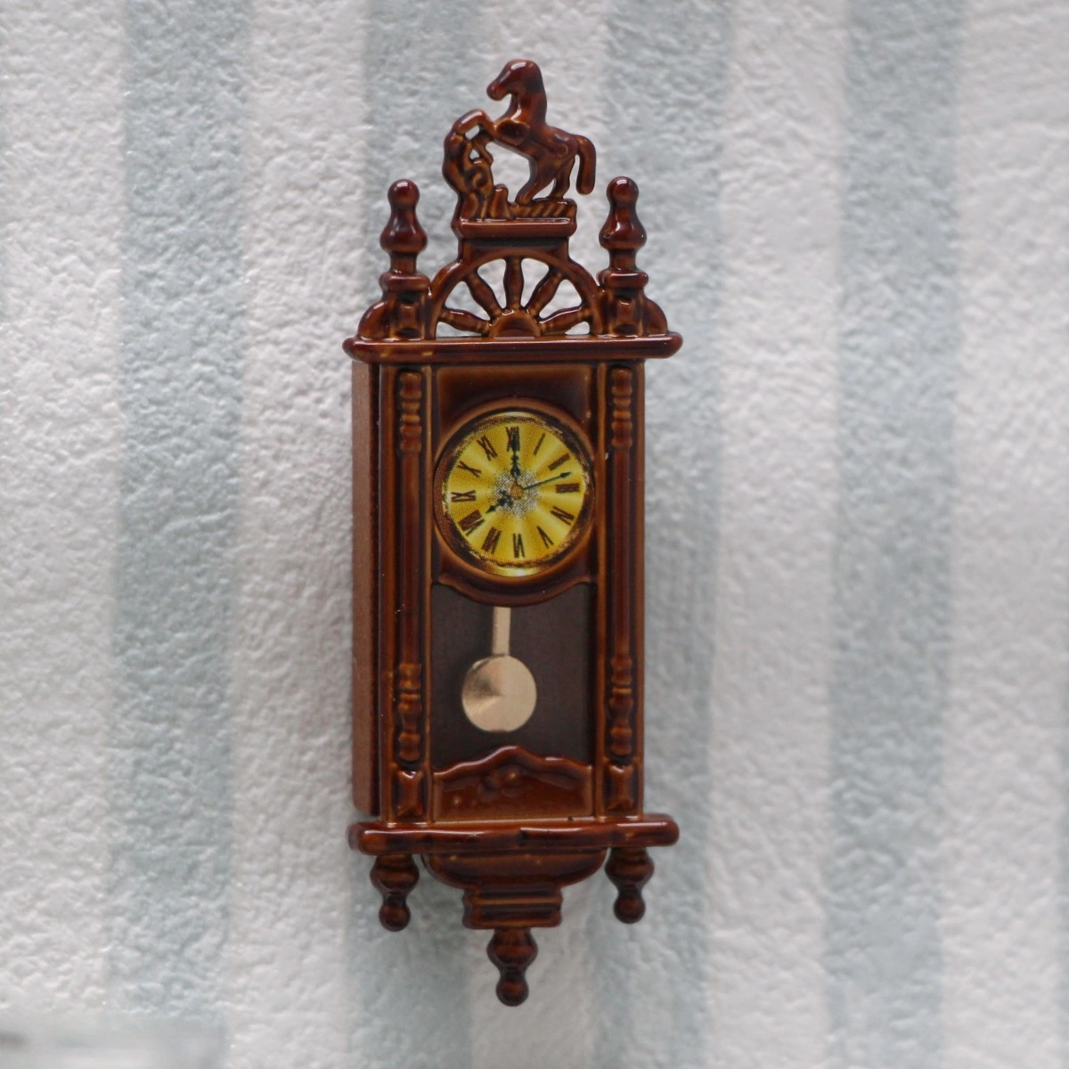 Vintage Pendulum Clock Ornament Miniature Pendulum Clock Decoration Mini House Decor
