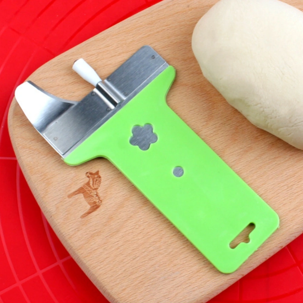 Stainless Steel Dough Scraper Paste Chopper with Plastic Handle Kitchen Gadget for Making Bread Pastry Noodles