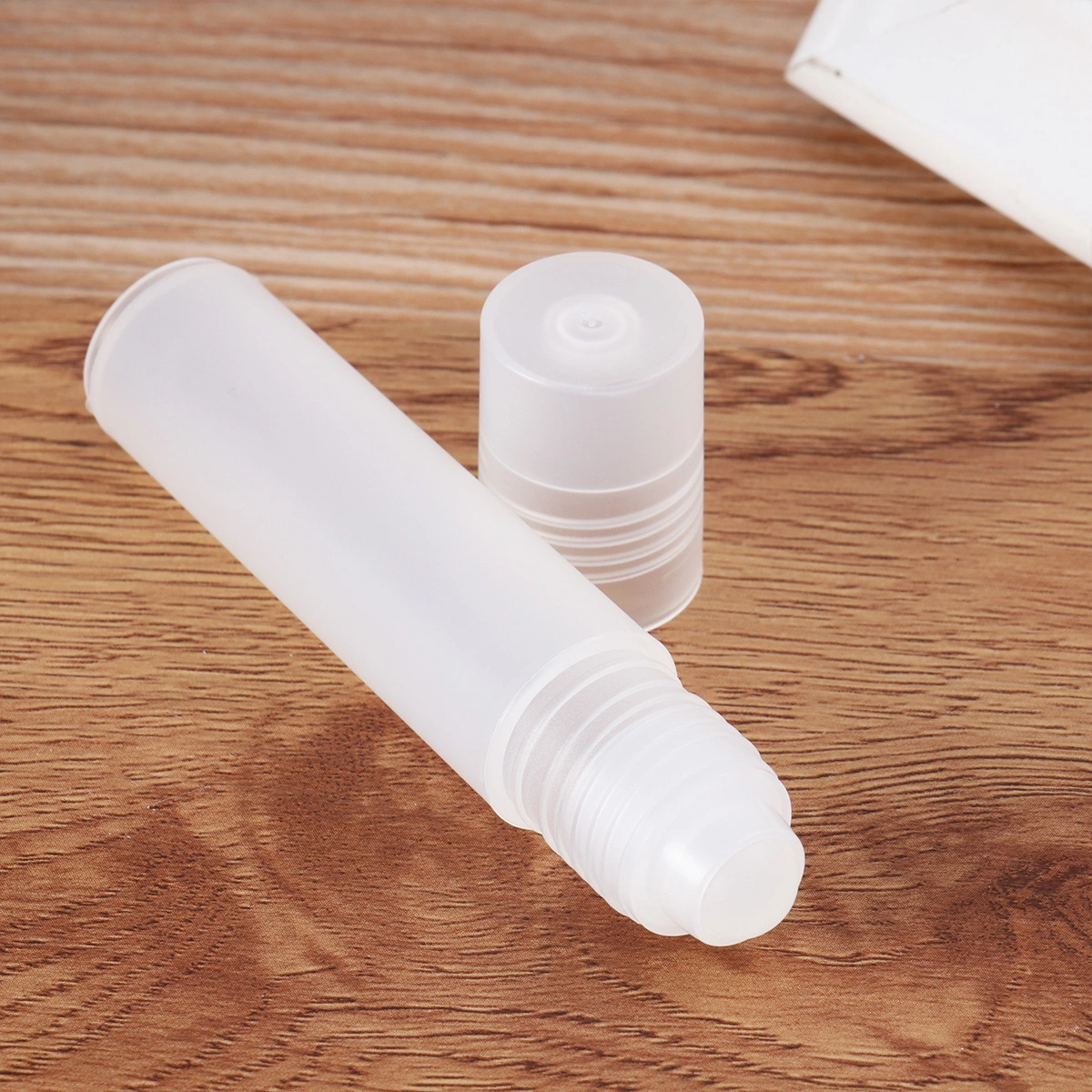 10PCS 10ML Empty Roll-on Bottle Plastic Steel Beads Essential Oil Bottle Portable Sub Bottle Anti-leak Small Sample Bottle PP Walking Beads Bottle for Home Use (Plastic Beads Style White)