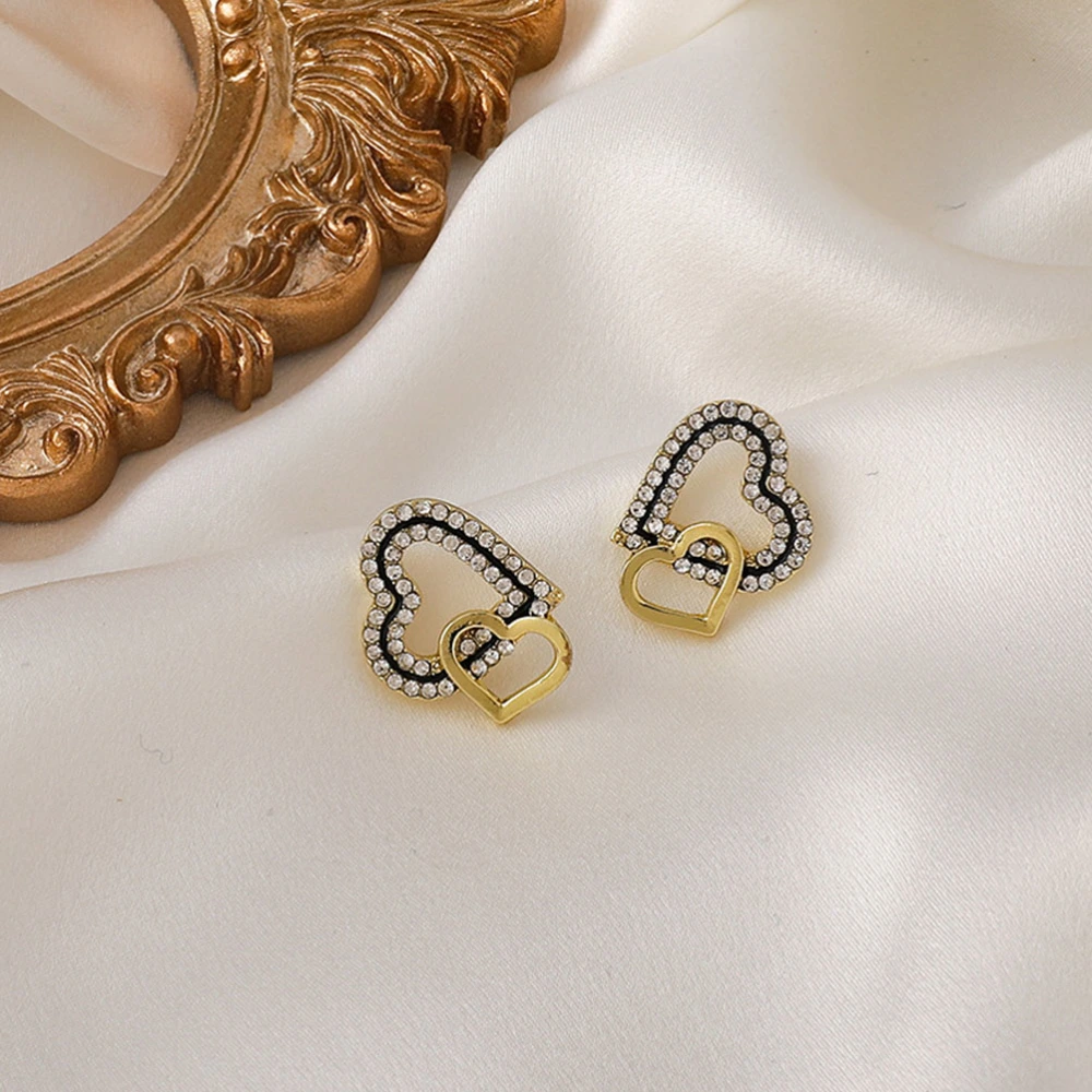 1 Pair of Alloy Earrings Creative Heart Shaped Ear Studs Delicate Ear Ornaments