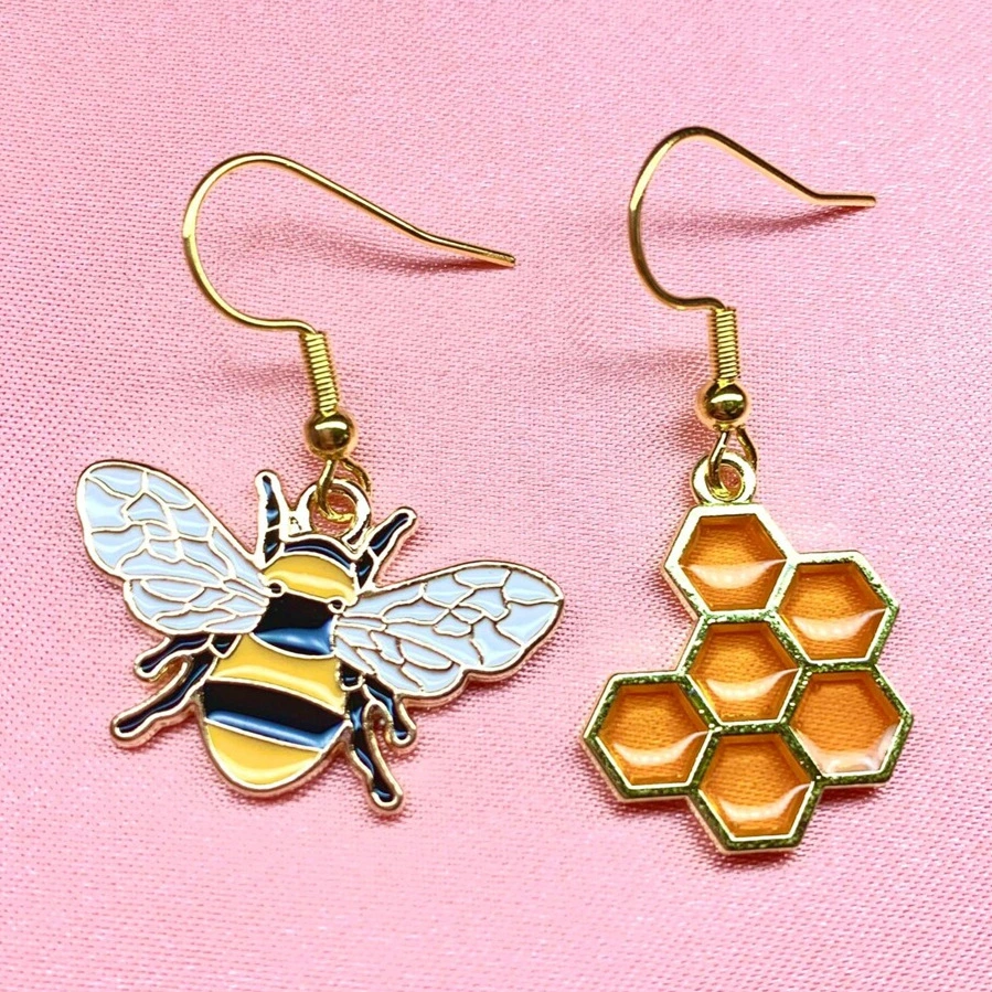 1 Pair Women Bee Pendant Earrings Retro Beehive Earrings Dangle Earrings Ear Jewelry