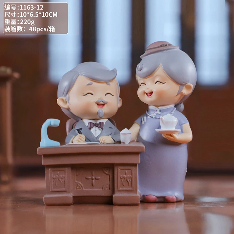 Loving Elderly Couple Figurine Grandfather and Grandmother Resin Figurine Table Couple Ornament