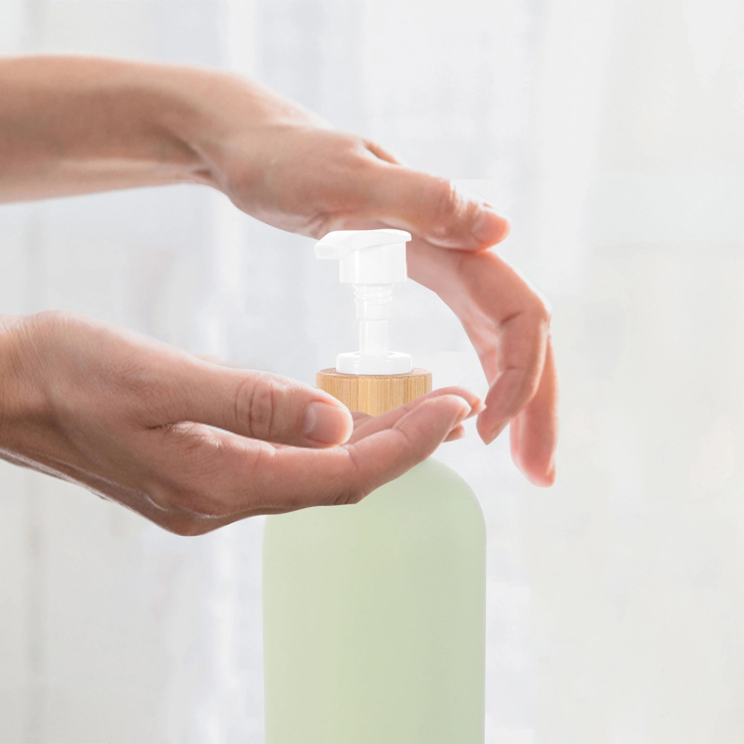 2pcs Lotion Bottles Pump Dispensers Refillable Liquid Empty Bottles Soap Dispensers 400ml