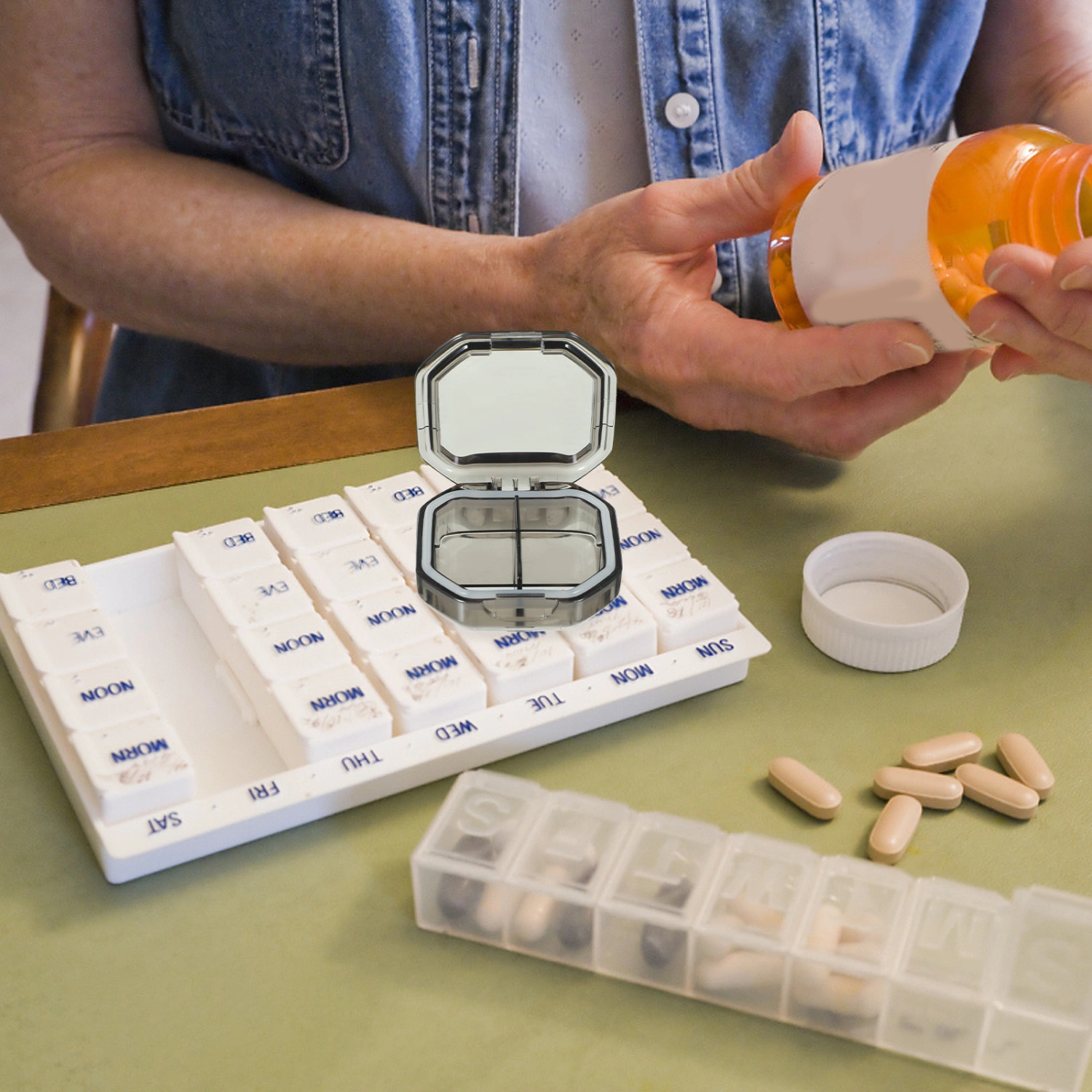 2pcs Compartment Pill Cases Travel Pill Organizer Portable Pill Storage Box Pill Container