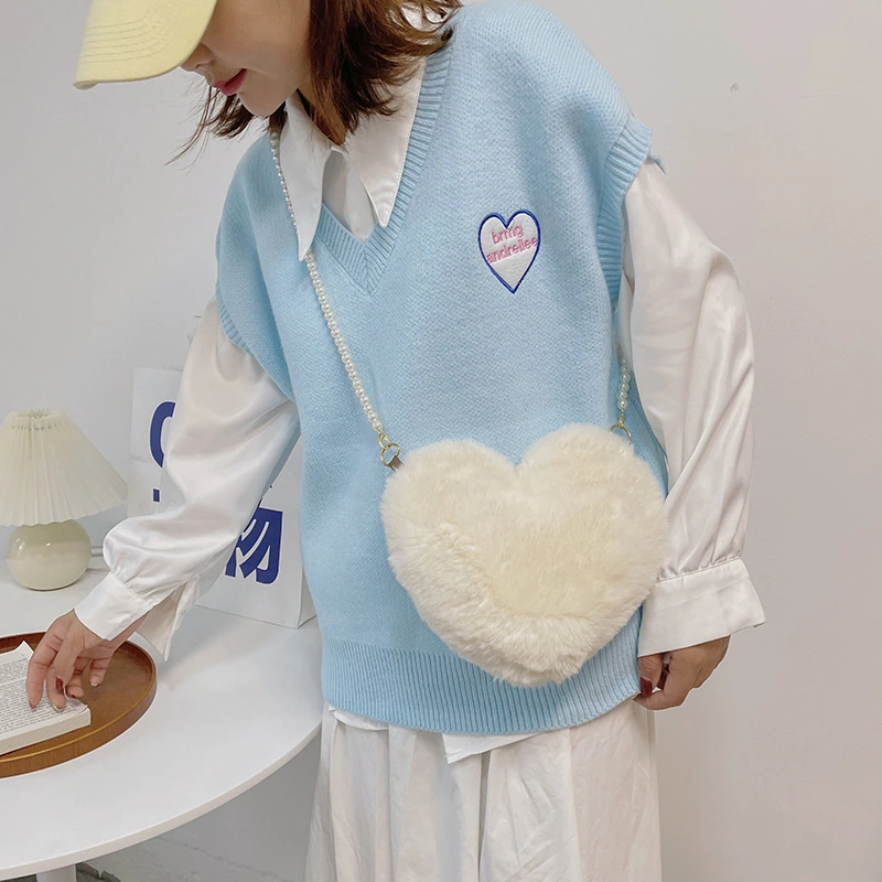 Women's Cute Fashion Furry Heart-shaped Chain Bag