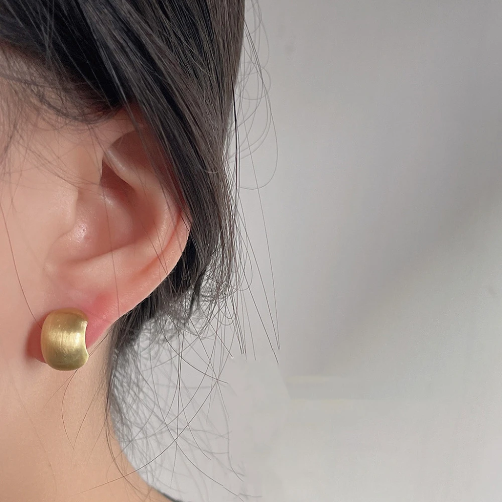 Fashionable Elegant Brushed Matte Gold Earless Earrings