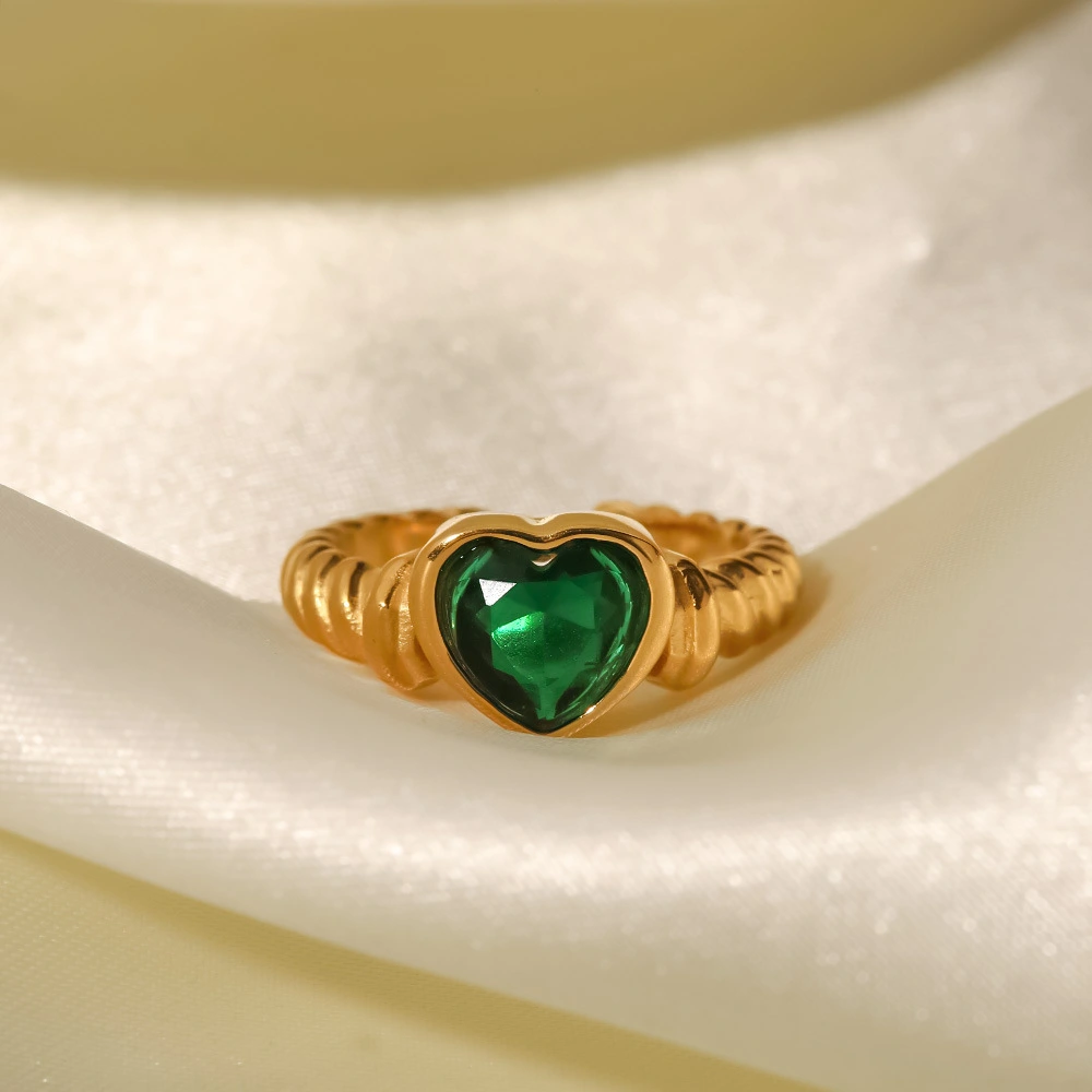 Titanium Steel 18K Gold Plated Stainless Steel Inlaid Green Heart Open-end Zircon Ring