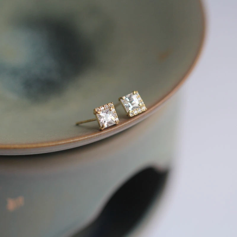 Gold Micro Inlaid Zircon Small Ice Cube Simple Stud Earrings