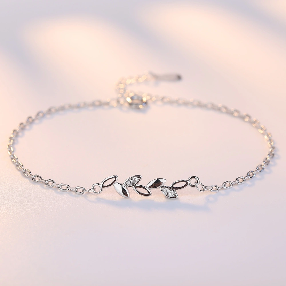 Women's Lucky Accompanying Leaf Bracelet