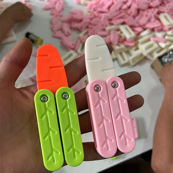 3D Carrot Butterfly Knife Baby Decompression Toy Small Radish Knife Flail Knife Training Butterfly Knife Flat Replacement