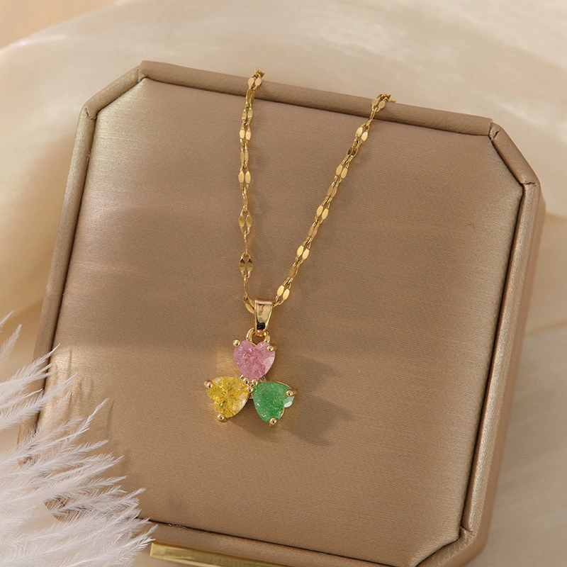 Women's Heart-shaped Clover Pendant Necklace