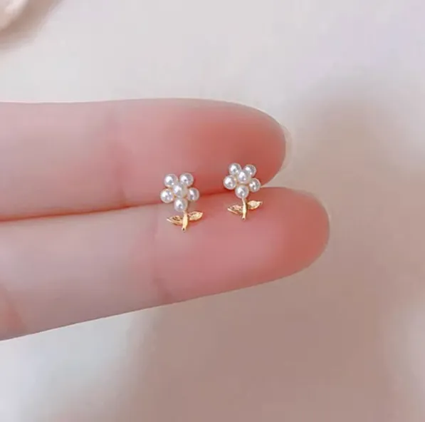 S925 Sterling Silver Pearl Leaves Flower Stud Earrings For Women Special-interest Design