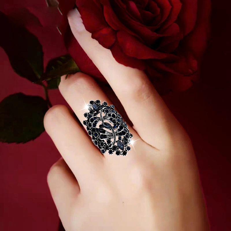 Retro Luxury Zircon Hollow Female Ring