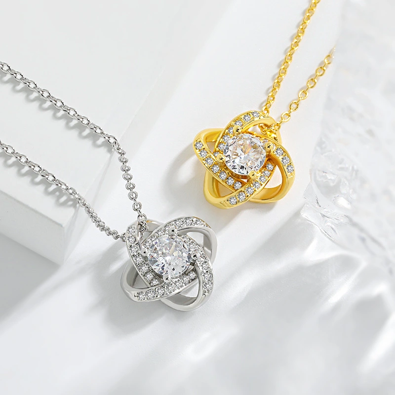 Eternal Heart Pendant Light Luxurious Diamond Rotating Lucky Four-Leaf Clover Clavicle Chain Women's Necklace