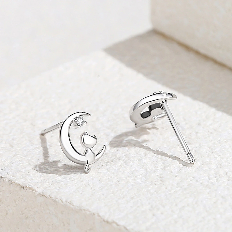 Original Moon Love Cat Stud Earrings 925 Sterling Silver Cute And Compact