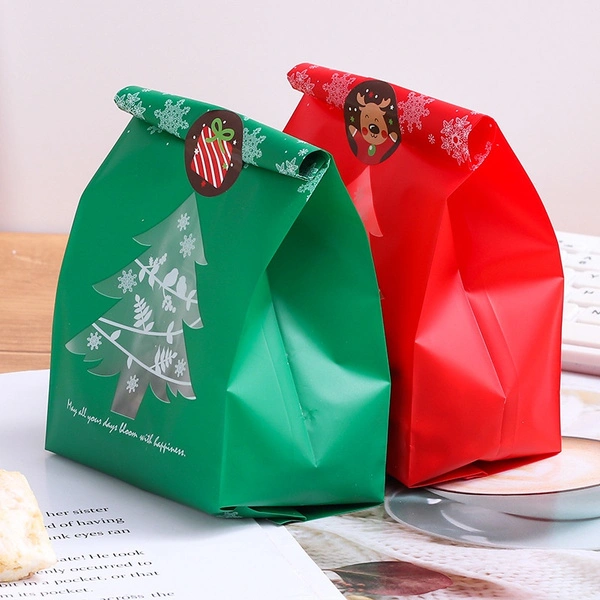 50pcs Christmas Bags Treat Kids or Guests Gift Bag Kraft Paper Bag Candy Packing Novel Decoration Merry Xmas