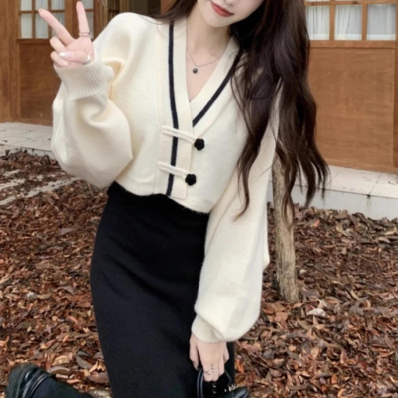 Retro New Style Buckle Contrast Color V-neck Fashion Sweater Coat Loose Long Sleeve Short Knitted Cardigan Top