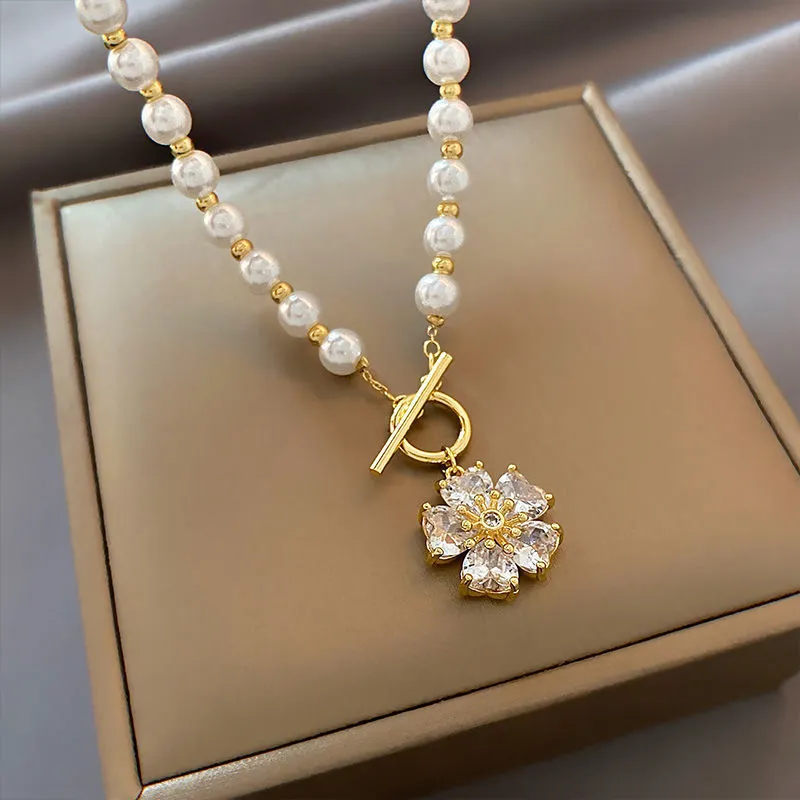 Versatile Light Luxury Zircon Flower Pendant Clavicle Chain