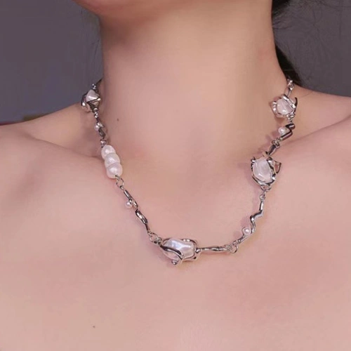 Light Luxury Minority Irregular Shaped Pearl Necklace