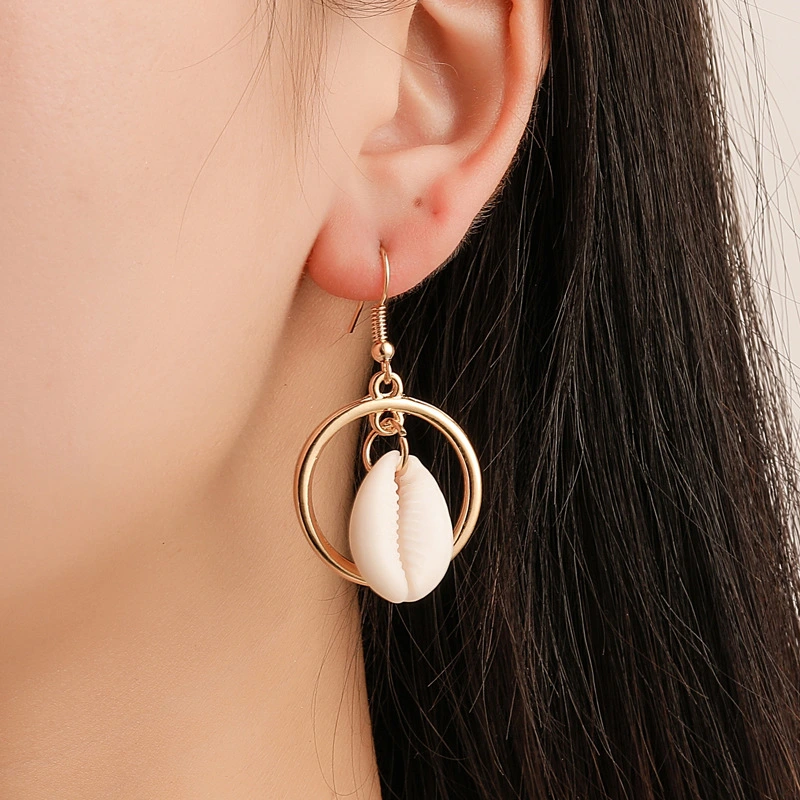 Women's Fashion Personality Asymmetric Ocean Style Conch Earrings