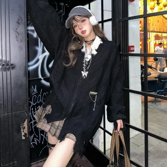 Black V-neck Long Sleeve Knitted Coat