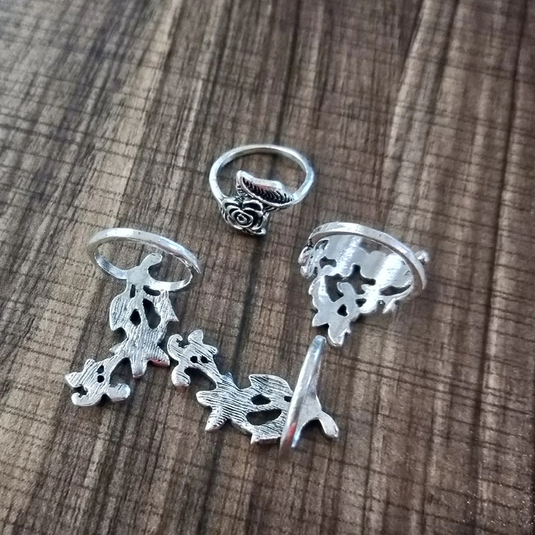 Women's Fashion Personality Antique Silver Hollow Flower Ring Suit