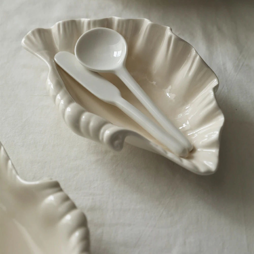 Gentle Cream Color Three-dimensional Shell Retro Ceramic Dinner Plate