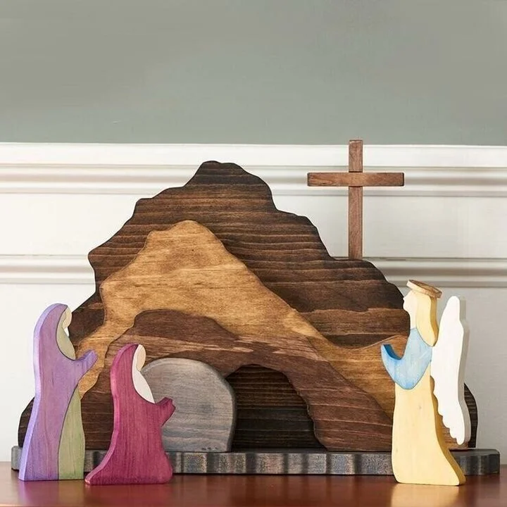 The Easter Scene Is Decorated In Wood