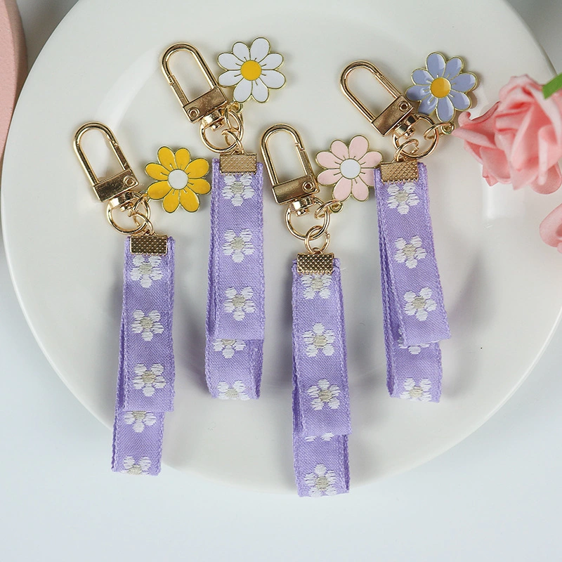 Cute Daisy Flower Webbing Alloy Car Keychain