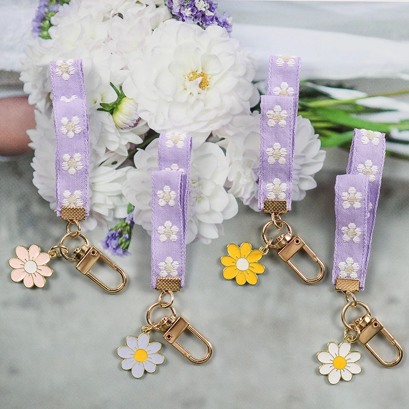 Cute Daisy Flower Webbing Alloy Car Keychain