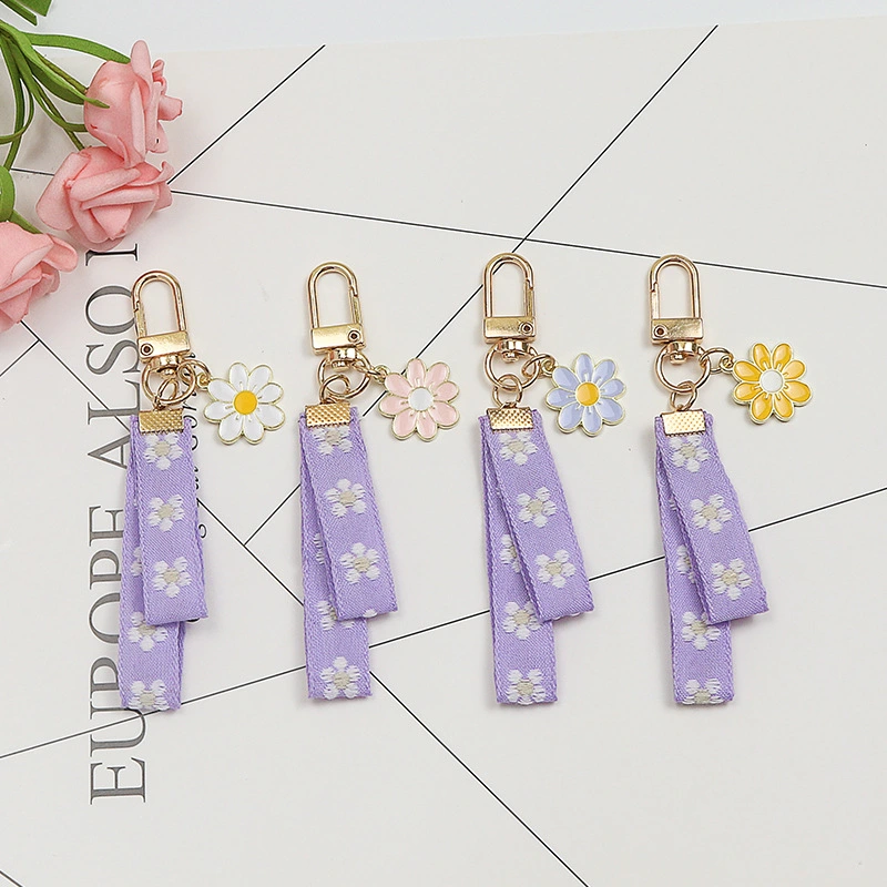 Cute Daisy Flower Webbing Alloy Car Keychain