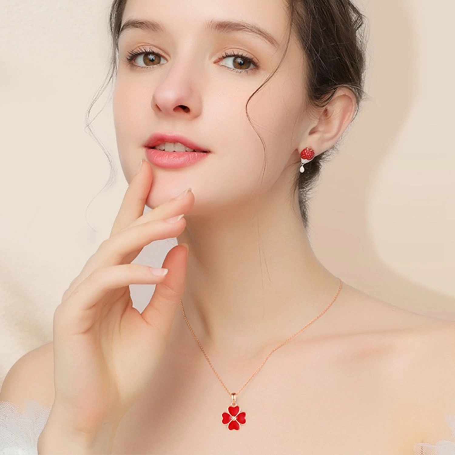 Women Good Luck Clover Chain Necklace Gift with Message Card