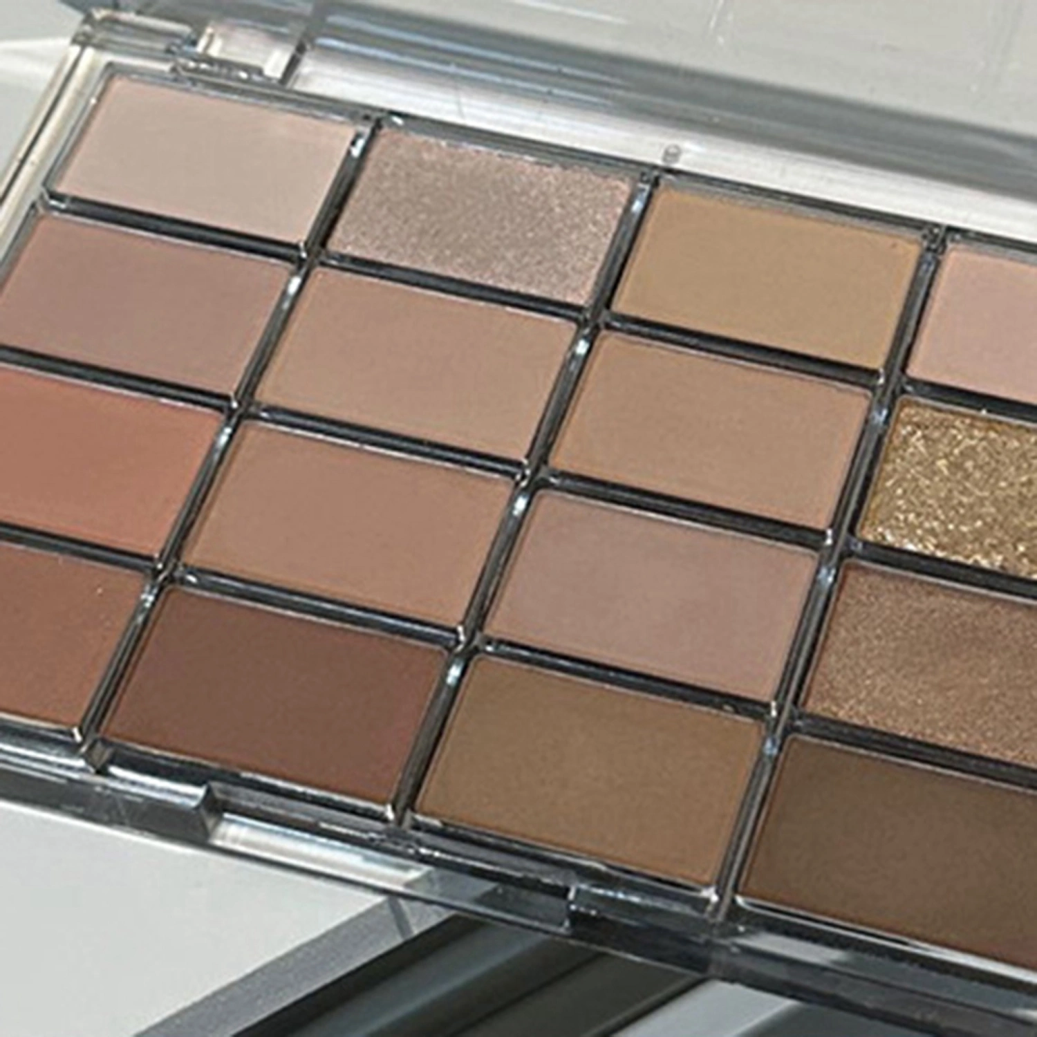 16 Colors Eyeshadow Palette Shimmer Matte Highly Pigmented Eyeshadow