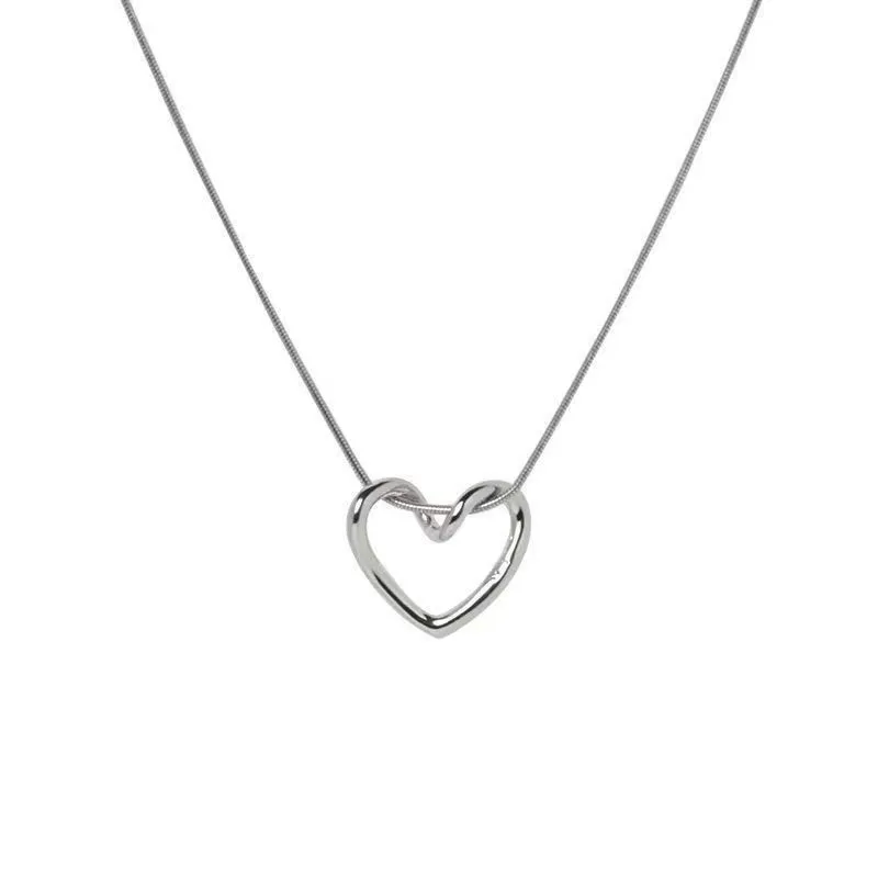 Hollow-Out Heart Pendant Necklaces Sweet Clavicle Chain Necklace