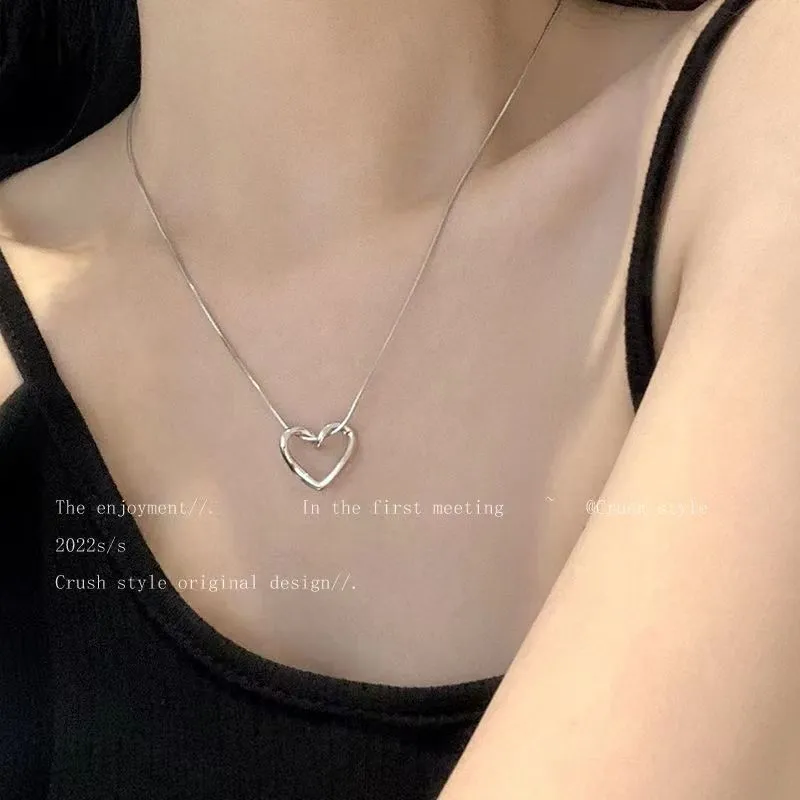 Hollow-Out Heart Pendant Necklaces Sweet Clavicle Chain Necklace
