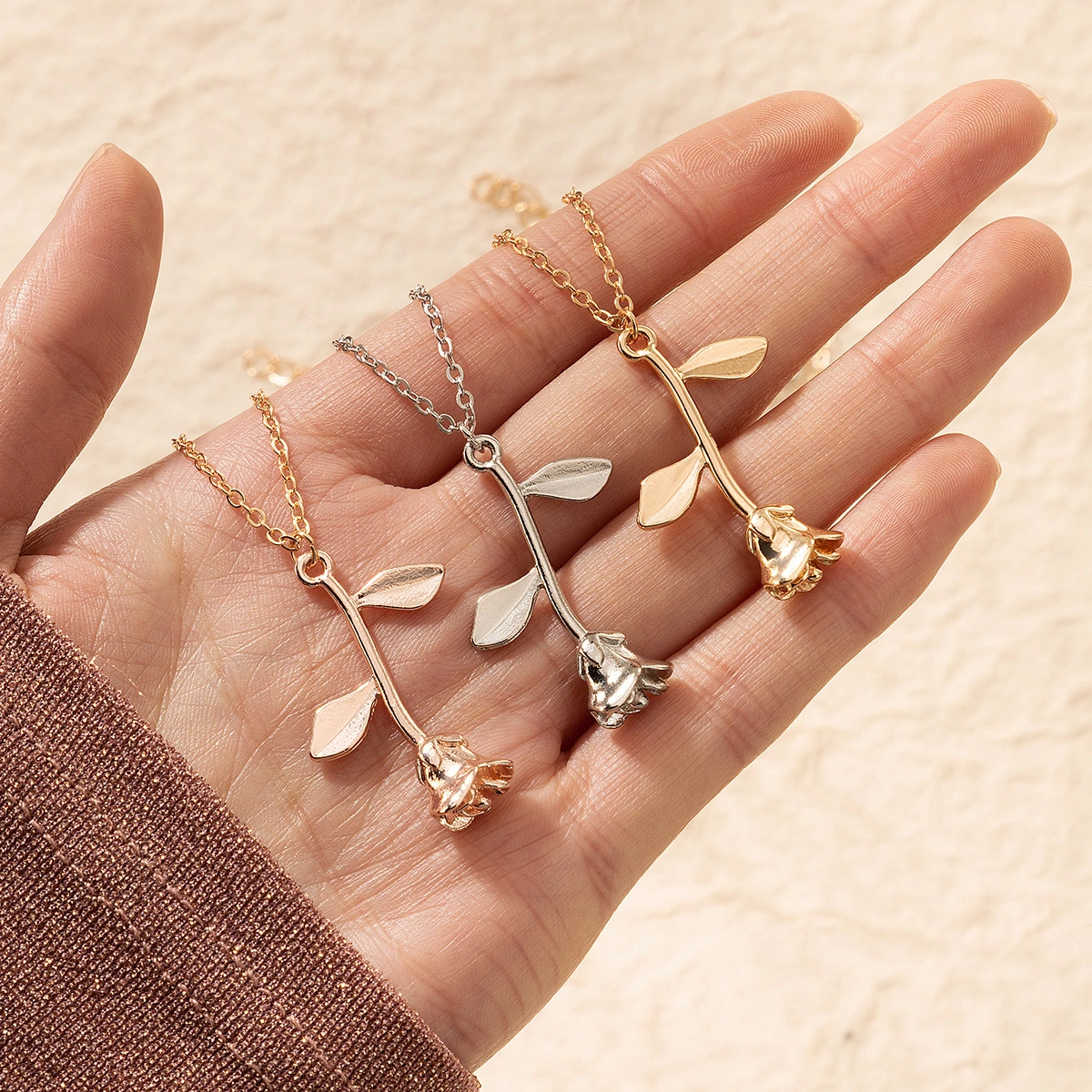 Rose Pendant Necklaces for Women Aesthetic Couple Flower Necklaces