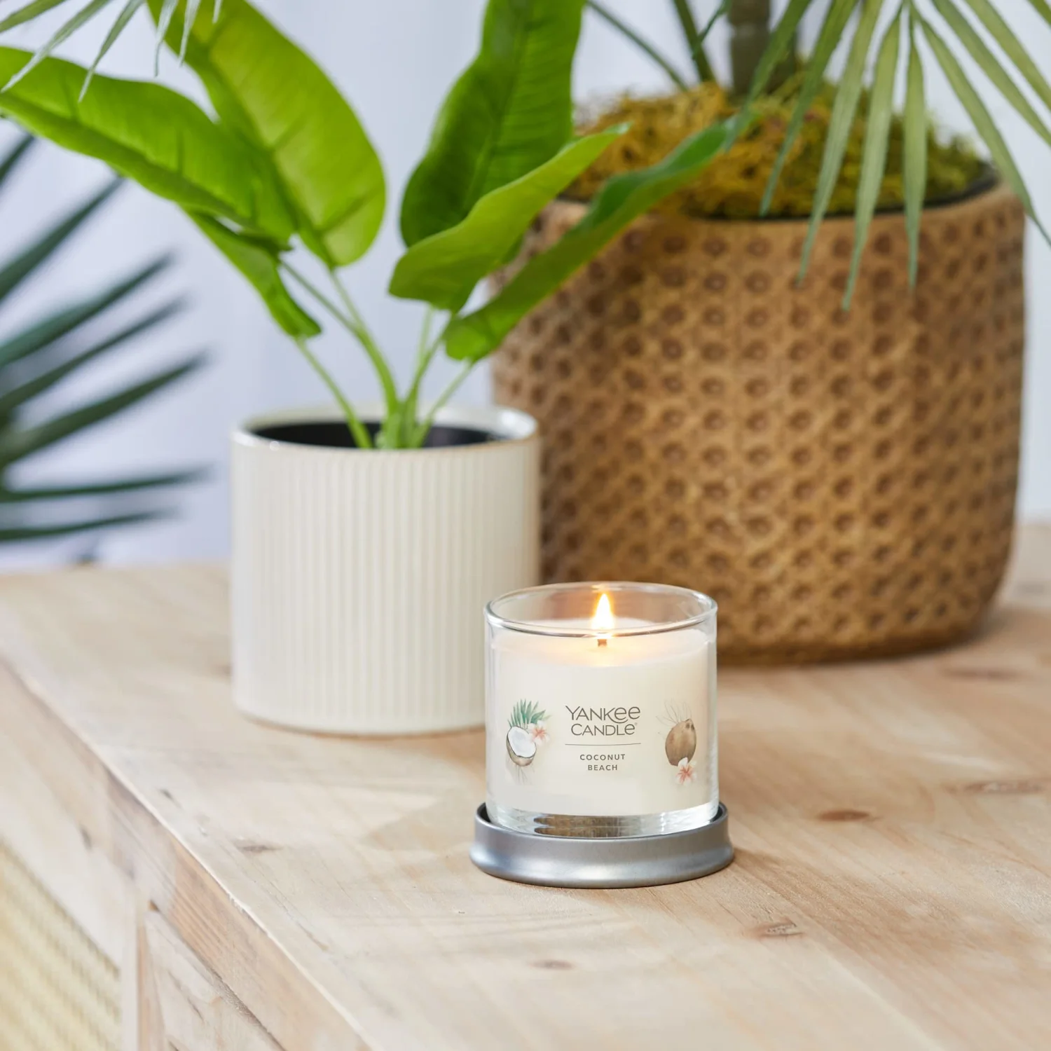 Yankee Candle Coconut Beach Scented, Signature 4.3oz Small Tumbler Single Wick Candle, Over 20 Hours of Burn Time