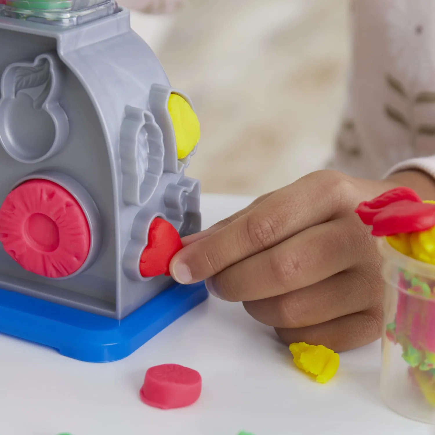 Play-Doh Swirlin' Smoothies Toy Blender Playset, Play Kitchen Appliances, Kids Arts and Crafts Toys for 3 Year Old Girls and Boys and Up