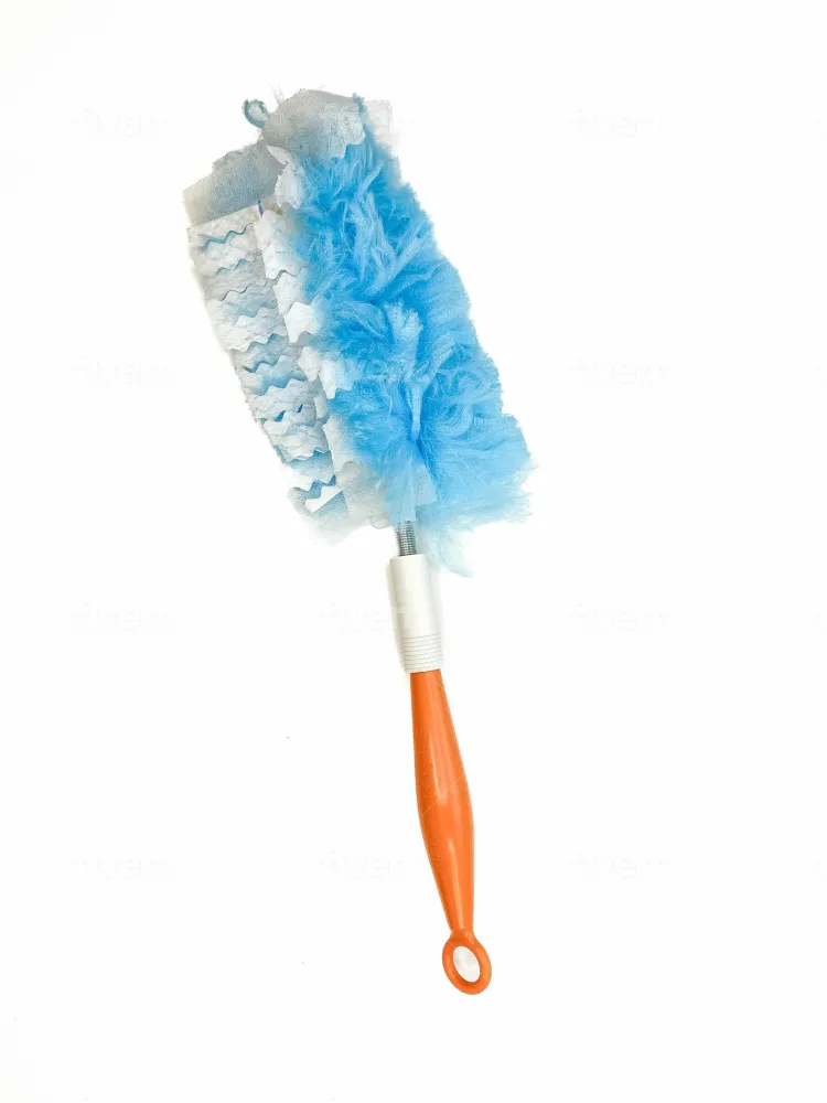 Flexible Duster Handle with Disposable Duster pad, Compatible with Swiffer Duster Refills.