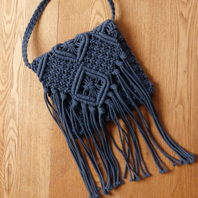 Women Fashion Straw Woven Shoulder Bag with Tassel-