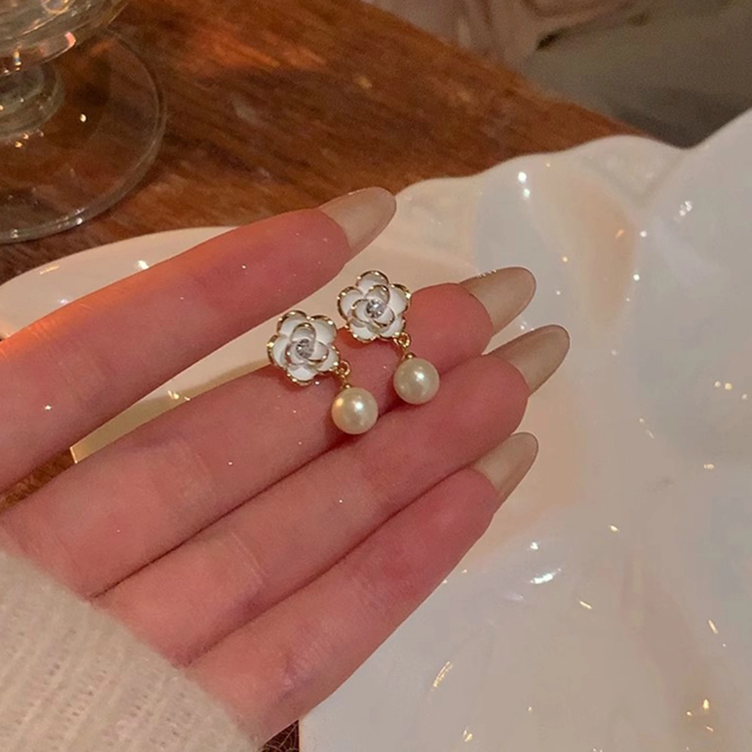 Women Ear Studs, Exquisite Elegant Flower Pearl Clip-on Earrings