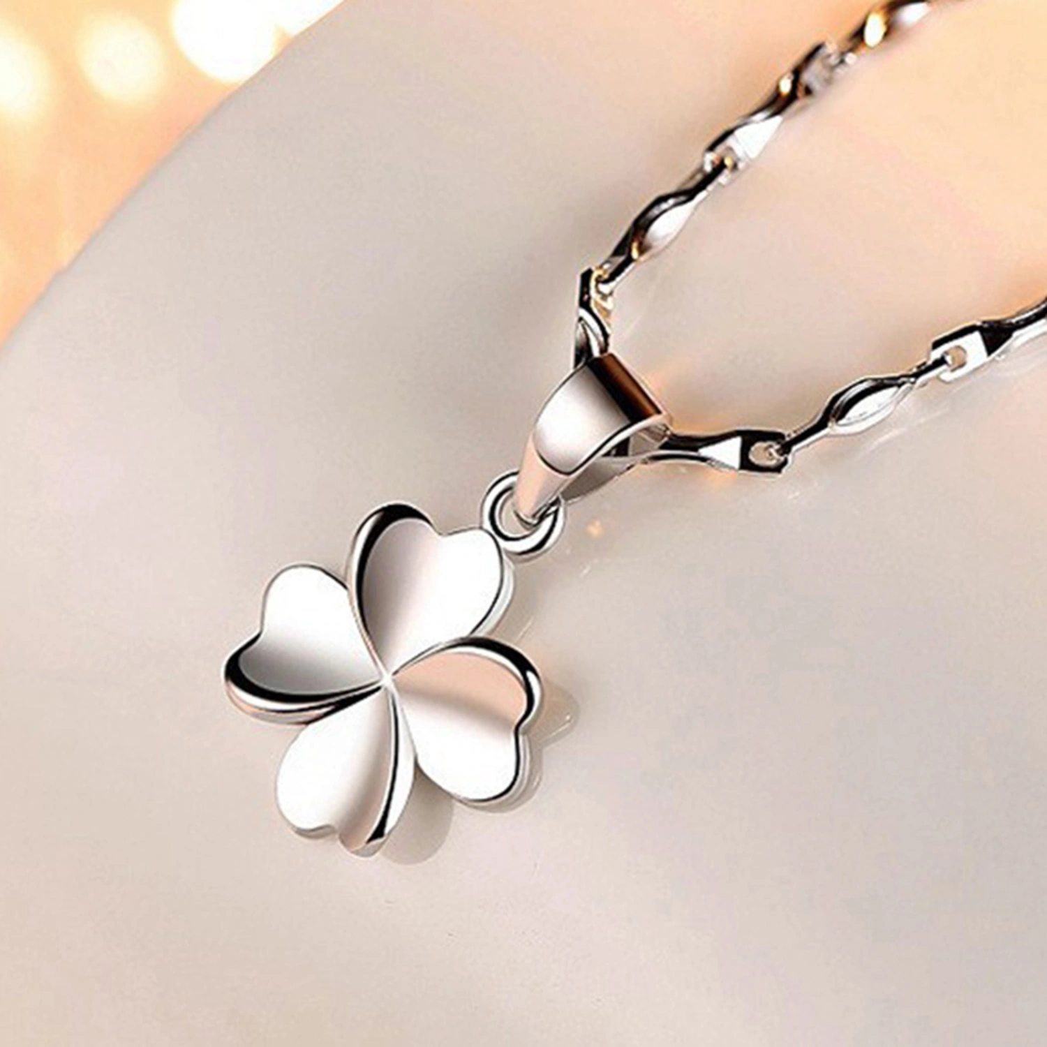 Women Shamrock Necklace Elegant Pendant Necklace Jewelry Gift