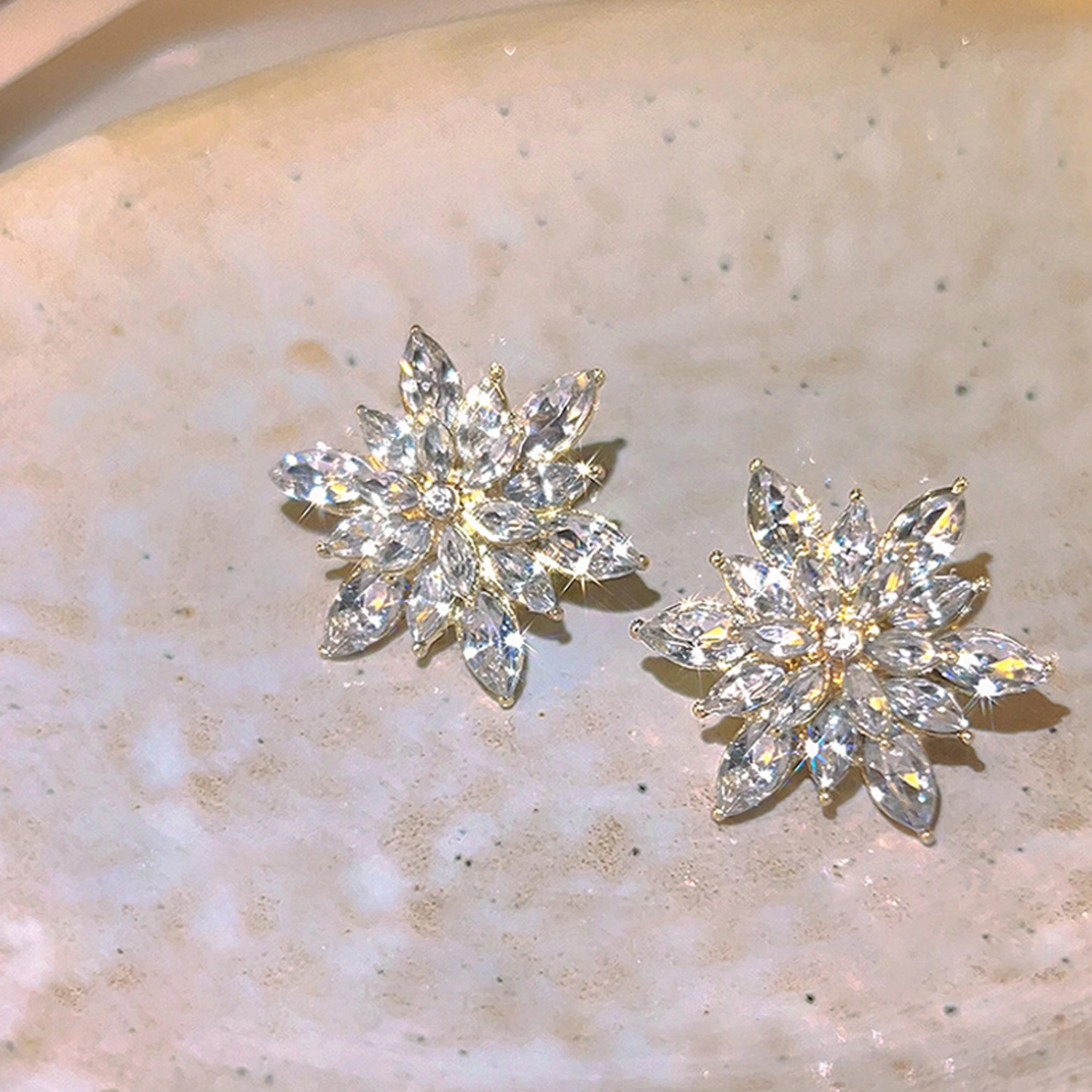 Sparkling Snowflake Temperament Ear Studs Sweet Versatile Earrings
